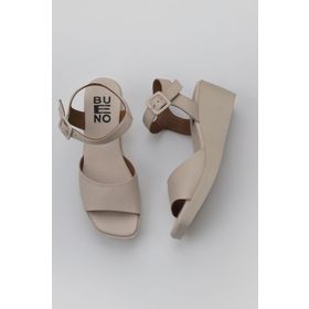 Bueno Shoes 01WY2400 Krem Deri Kadın Dolgu Topuklu Sandalet