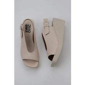 Bueno Shoes 01WY2405 Krem Deri Kadın Dolgu Topuklu Sandalet