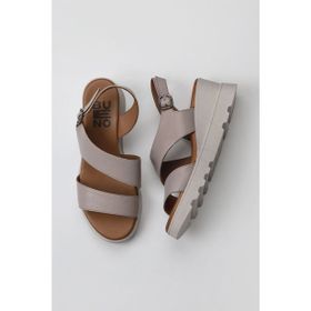 Bueno Shoes 01WY8602 Gri Deri Kadın Dolgu Topuklu Sandalet