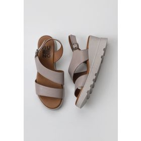 Bueno Shoes 01WY8602 Gri Deri Kadın Dolgu Topuklu Sandalet