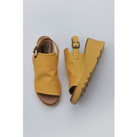 Bueno Shoes 01WY8603 Sarı Deri Kadın Dolgu Topuklu Sandalet