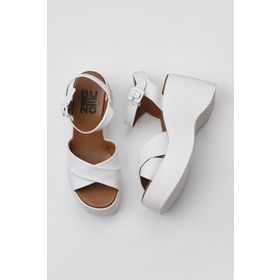 Bueno Shoes 01WY9001 Beyaz Deri Kadın Dolgu Topuklu Sandalet