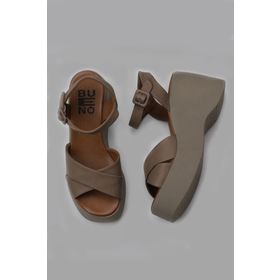 Bueno Shoes 01WY9001 Gri Deri Kadın Dolgu Topuklu Sandalet