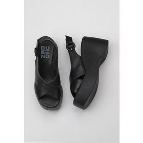 Bueno Shoes 01WY9007 Siyah Deri Kadın Dolgu Topuklu Sandalet