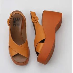 Bueno Shoes 01WY9007 Turuncu Deri Kadın Dolgu Topuklu Sandalet