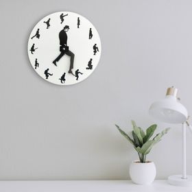 CajuArt Dekoratif Modern Tasarım Yürüyen Adam Ahşap Duvar Saati