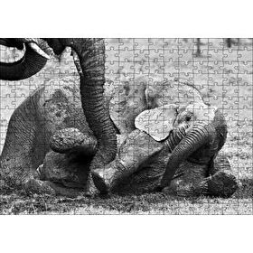 Cakapuzzle Annesiyle Çamurda Oynayan Yavru Fil Siyah Beyaz 120 Parça Ahşap Puzzle