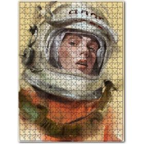 Cakapuzzle Astronot Kıyafetli Genç Kadın Ahşap 1000 Parça Puzzle