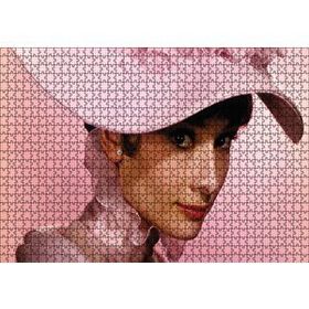 Cakapuzzle Audrey Hepburn Pembe Şapkalı ve Elbiseli Yakın Çekim 120 Parça Ahşap Puzzle