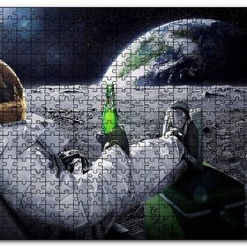 Cakapuzzle Ayda Dünyaya Karşı Bira İçen Astronot Mdf 255 Parça Puzzle