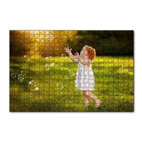 Cakapuzzle Baloncuklarla Oynayan Sevimli Kız 120 Parça Ahşap Puzzle