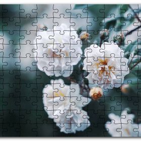 Cakapuzzle Dalda Beyaz Çiçekler Flu Arkaplan Mdf 1000 Parça Puzzle