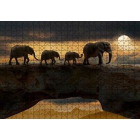 Cakapuzzle Dolunayda Yürüyen Fil Ailesi ve Bulutlar 120 Parça Ahşap Puzzle