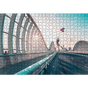 Cakapuzzle Dubai Köprüsünde Balonlu Adam 120 Parça Ahşap Puzzle