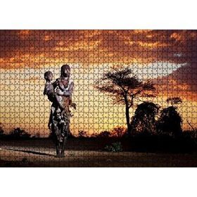 Cakapuzzle Günbatımında Bulutlar ve Çocuğuyla Bir Afrika Kadını 1000 Parça Puzzle
