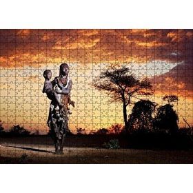 Cakapuzzle Günbatımında Bulutlar ve Çocuğuyla Bir Afrika Kadını 500 Parça Puzzle