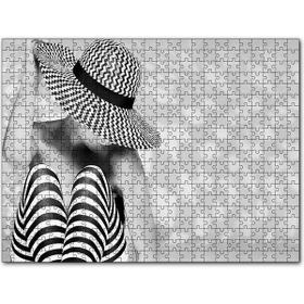 Cakapuzzle Hipnoz Desenli Çoraplar ve Şapka Mdf 120 Parça Puzzle