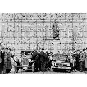 Cakapuzzle İnsanlar 1927 Volvo PV4 Modelini İncelerken 120 Parça Ahşap Puzzle