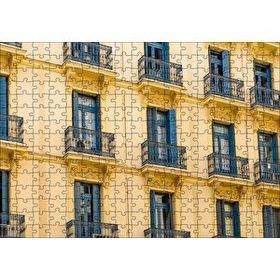 Cakapuzzle İspanyada Sarı Klasik Bina ve Balkonlar 120 Parça Ahşap Puzzle