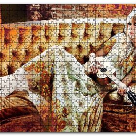Cakapuzzle Kanepede Gitar Çalan Sarışın Kız Mdf 120 Parça Puzzle