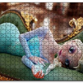 Cakapuzzle Kanepede Yatmış Buzlar Kraliçesi Elsa Görseli Mdf 1000 Parça Puzzle