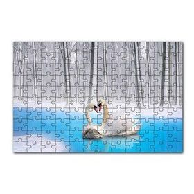 Cakapuzzle Karlı ve Buzlu Göldeki Romantik Kuğu Çifti 120 Parça Ahşap Puzzle