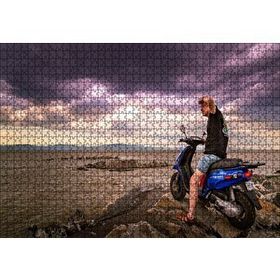 Cakapuzzle Kayalıklar Deniz Bulutlar ve Motorlu Adam 255 Parça Puzzle