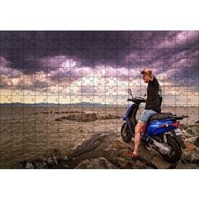 Cakapuzzle Kayalıklar Deniz Bulutlar ve Motorlu Adam 255 Parça Puzzle