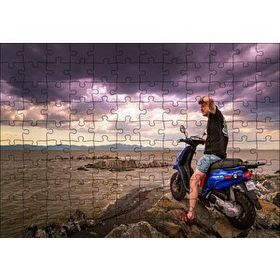 Cakapuzzle Kayalıklar Deniz Bulutlar ve Motorlu Adam Mdf 120 Parça Puzzle