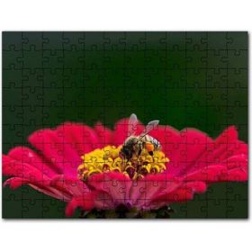 Cakapuzzle Kırmızı Çiçekten Polen Toplayan Balarısı Mdf 500 Parça Puzzle