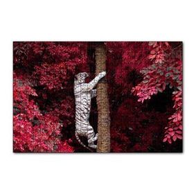 Cakapuzzle Kırmızı Yapraklar ve Ağaca Tırmanan Beyaz Kaplan 120 Parça Ahşap Puzzle
