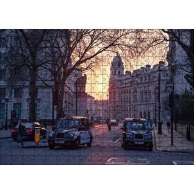 Cakapuzzle Londrada Günbatımında Binalar ve Taksiler 120 Parça Ahşap Puzzle