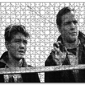 Cakapuzzle Marlon Brando ve Çocuk Tel Örgüler Mdf 120 Parça Puzzle