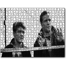 Cakapuzzle Marlon Brando ve Çocuk Tel Örgüler Mdf 120 Parça Puzzle