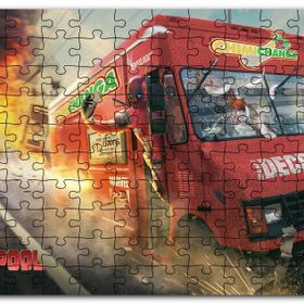Cakapuzzle Marvel Deadpool ve Kırmızı Minibüs Mdf 120 Parça Puzzle