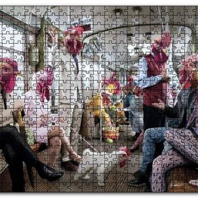 Cakapuzzle Metroda Tavuk Başlıklı Komik İnsanlar Mdf 120 Parça Puzzle