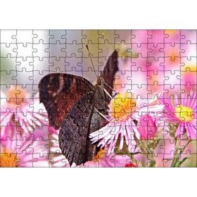 Cakapuzzle Mor Çiçeklerin Üzerindeki Kahverengi Kelebek 120 Parça Ahşap Puzzle