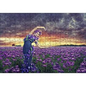 Cakapuzzle Mor Laleler Mor Elbiseli Kadın Mor Gökler 120 Parça Ahşap Puzzle