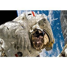Cakapuzzle Nasa Astronotu Dünya Manzarası 120 Parça Ahşap Puzzle