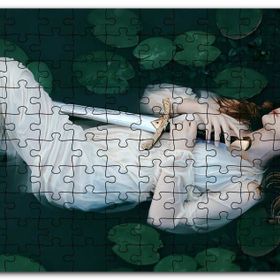 Cakapuzzle Nilüferler Arasında Yatan Kadın ve Kılıcı Mdf 255 Parça Puzzle