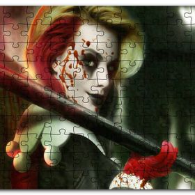 Cakapuzzle Omzunda Sopası ve Yüzünde Kan İle Harley Quinn Mdf 120 Parça Puzzle