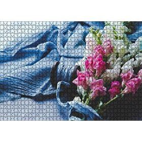 Cakapuzzle Pembe Beyaz Çiçekli Buket ve Mavi Kumaş 1000 Parça Puzzle
