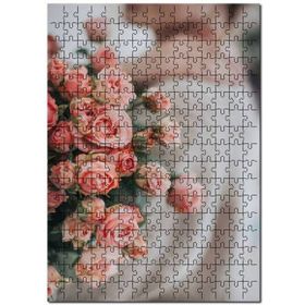 Cakapuzzle Pembe Güller ve Arkaplanda Flu Kadın Mdf 500 Parça Puzzle