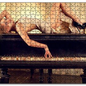 Cakapuzzle Piyano Üzerine Uzanmış Sarışın Kadın Mdf 120 Parça Puzzle