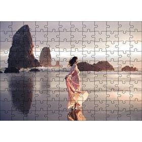 Cakapuzzle Sahilde Kayalıklar ve Pembe Elbiseli Kadın 120 Parça Ahşap Puzzle