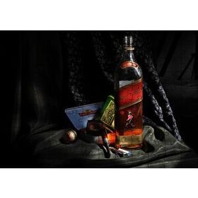 Cakapuzzle Siyah Kumaşlar ve Johnnie Walker Red Label 120 Parça Ahşap Puzzle