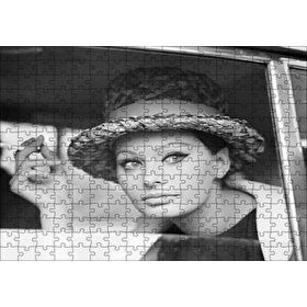 Cakapuzzle Sophia Loren Otomobilde 120 Parça Ahşap Puzzle
