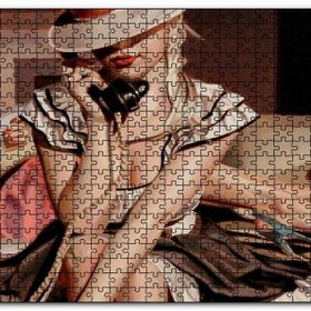 Cakapuzzle Telefonda Konuşan Gizemli Seksi Sarışın Mdf 500 Parça Puzzle