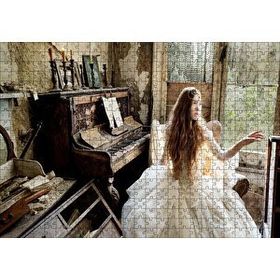 Cakapuzzle Terkedilmiş Ev Piyano ve Beyaz Elbiseli Kız 120 Parça Ahşap Puzzle