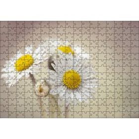 Cakapuzzle Üç Papatya Yakın Çekim Flu Arkaplan 120 Parça Ahşap Puzzle